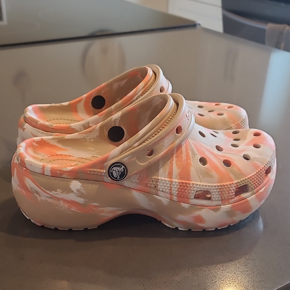 CROCS Platform Clogs in Peach, Cream and White